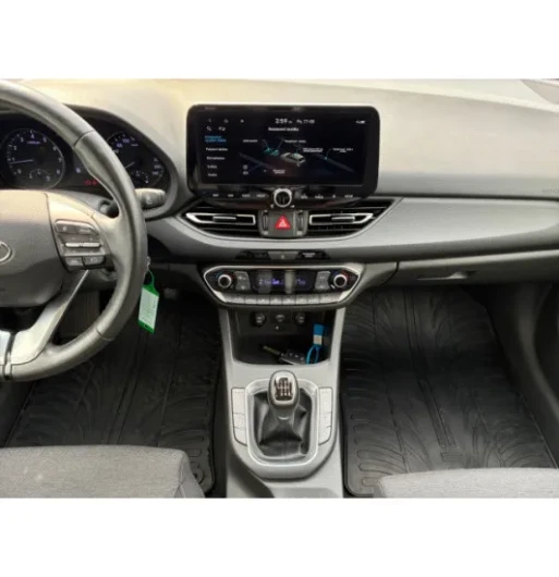 Hyundai i30 kom.1.5i Family Smart 5d na operativní leasing