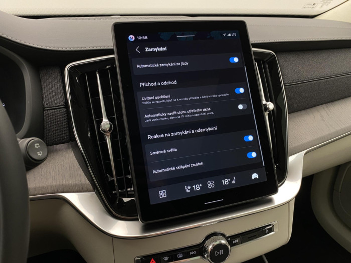 Volvo XC90 T8 AWD Plug-in DARK ULTRA na operativní leasing