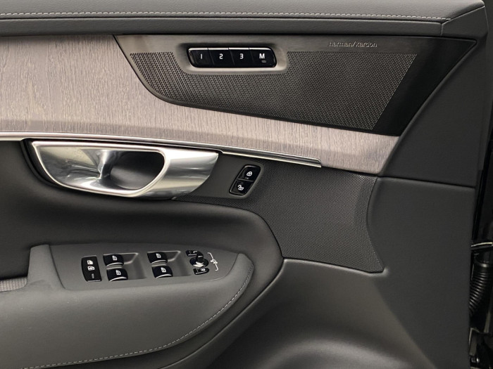 Volvo XC90 T8 AWD RECHARGE DARK PLUS 7m na operativní leasing