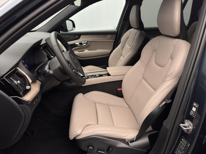 Volvo XC90 T8 AWD Plug-in DARK PLUS 7m na operativní leasing
