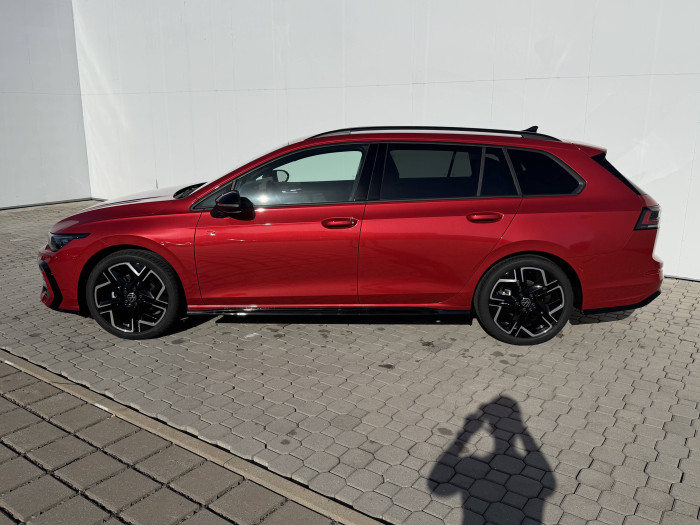 Volkswagen Golf Variant R-Line People 7DSG mHEV 1,5eTSI / 110kW na operativní leasing