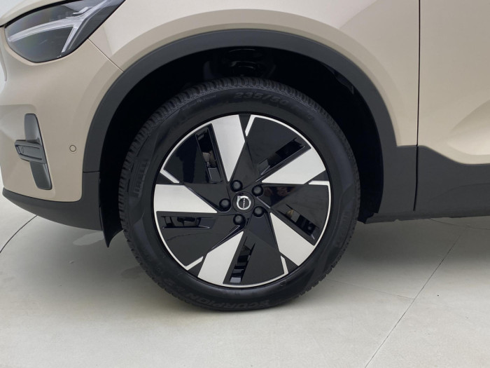 Volvo EX40 TWIN MOTOR AWD ULTRA na operativní leasing