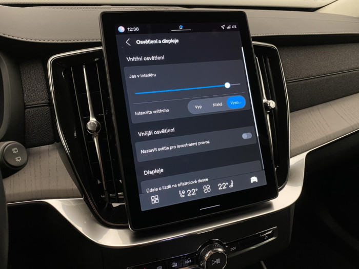 Volvo XC90 T8 AWD RECHARGE DARK PLUS 7m na operativní leasing