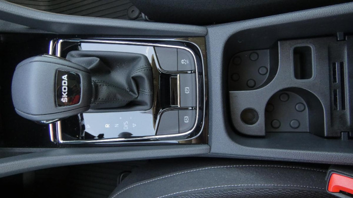 Škoda Karoq 1,5 TSI DSG Ambition na operativní leasing
