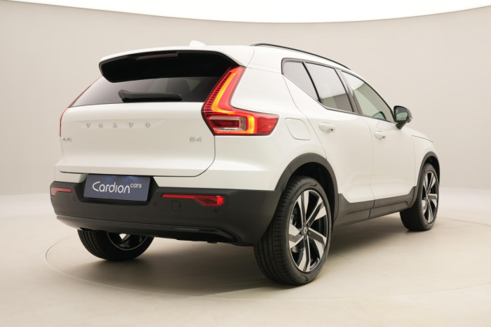 Volvo XC40 B4 AUT DARK PLUS na operativní leasing