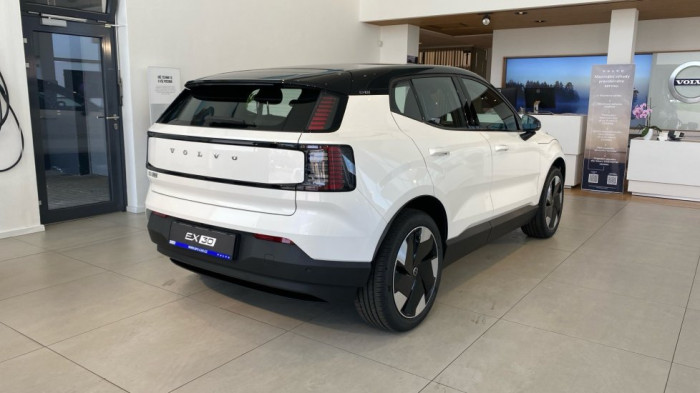 Volvo EX30 PLUS, Single Motor Extended Range, 200 kW / 272 HP na operativní leasing