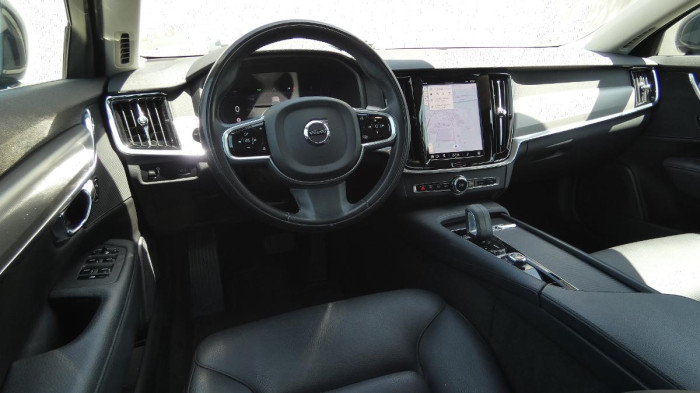 Volvo V90 B4 mHEV AWD aut. Momentum Pro na operativní leasing