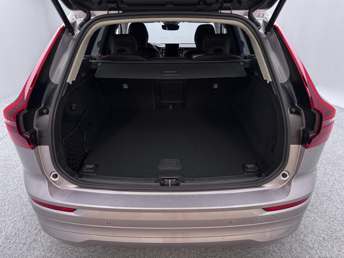 Volvo XC60 B5 AWD AUT CORE na operativní leasing