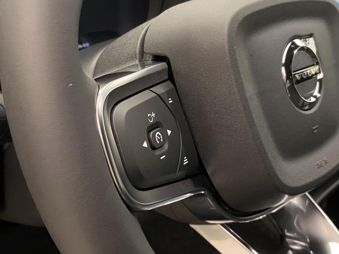 Volvo EX40 TWIN MOTOR AWD ULTRA na operativní leasing
