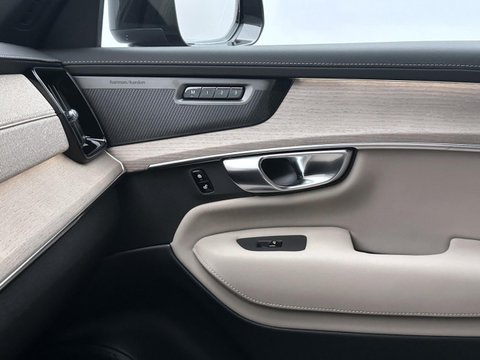 Volvo XC90 B5 AWD AUT DARK PLUS 7míst na operativní leasing