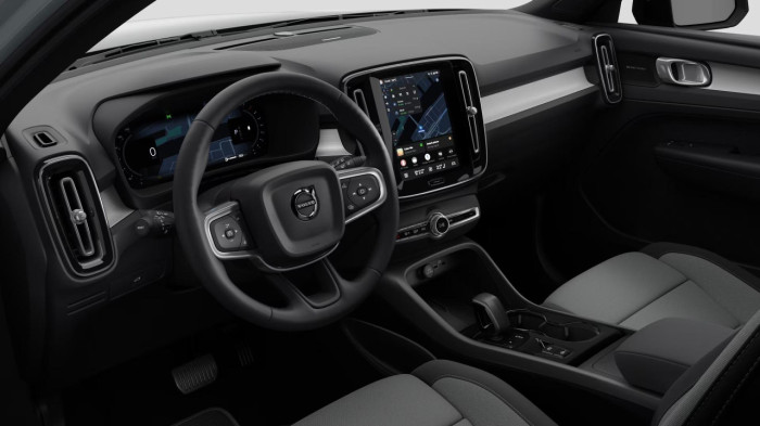 Volvo XC40 B3 AUT DARK PLUS na operativní leasing