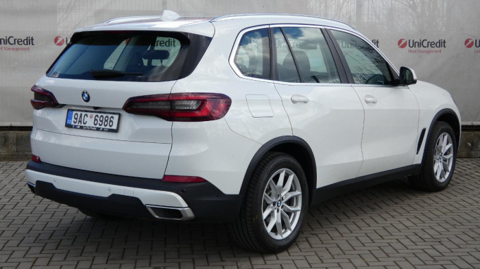 BMW X5 xDrive 40i na operativní leasing