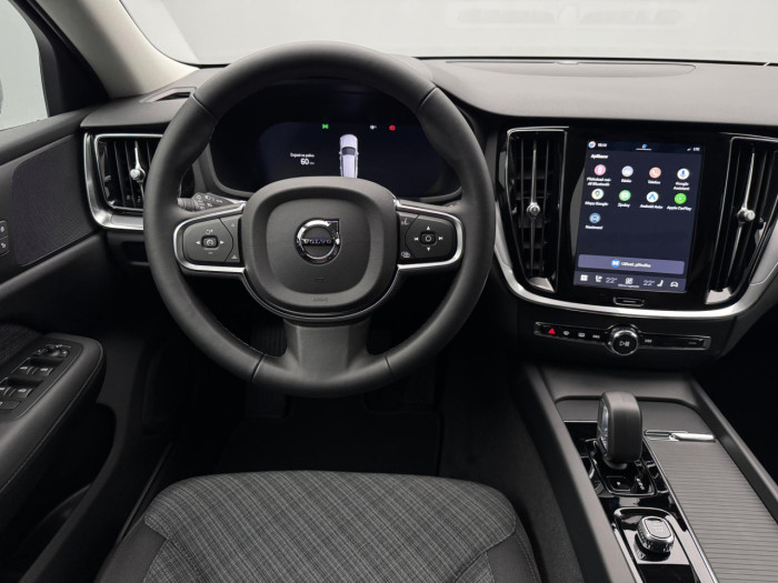 Volvo V60 B4 AUT CORE na operativní leasing