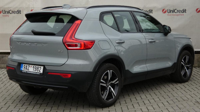 Volvo XC40 B3 PLUS DARK na operativní leasing