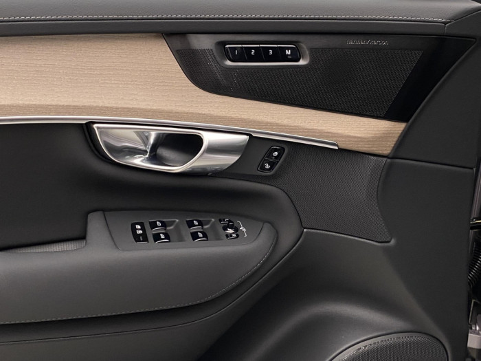 Volvo XC90 T8 AWD RECHARGE BRIGHT PLUS 7m na operativní leasing