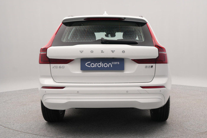 Volvo XC60 B5 AWD AUT ESSENTIAL na operativní leasing