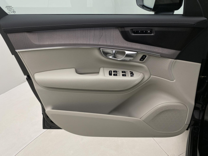 Volvo XC90 T8 AWD Plug-in DARK ULTRA na operativní leasing