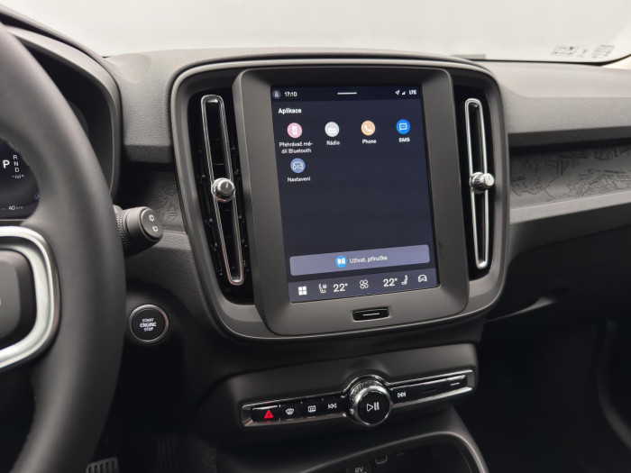 Volvo XC40 B3 AUT ESSENTIAL na operativní leasing