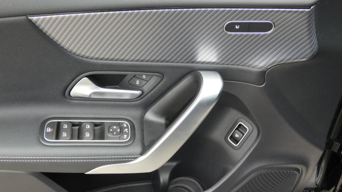 Mercedes-Benz Třídy A 180 Sedan na operativní leasing