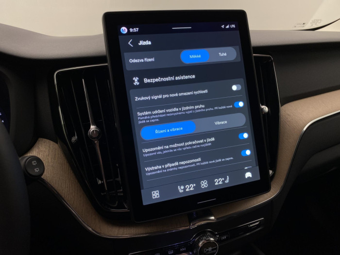 Volvo XC60 B5 AWD AUT BRIGHT PLUS na operativní leasing