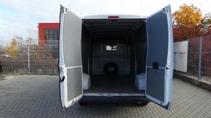 Volvo XC40 B3 PLUS DARK DCT na operativní leasing