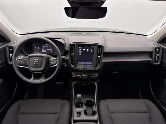 Volvo XC40 B3 AUT ESSENTIAL na operativní leasing