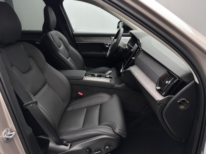 Volvo XC90 T8 AWD Plug-in DARK ULTRA 7 na operativní leasing