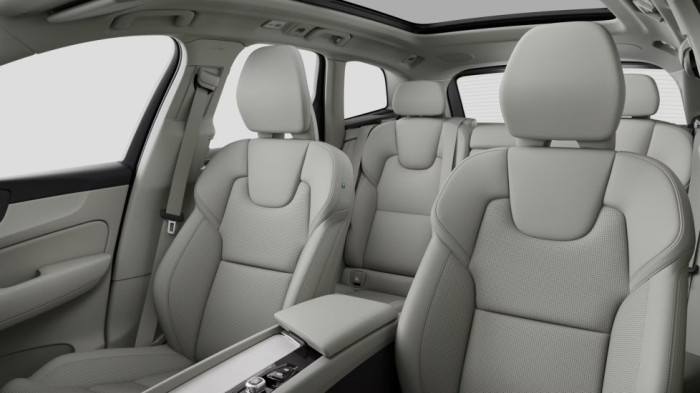 Volvo XC60 ULTRA BRIGHT, B5 AWD, 184+10 kW / 250+14 HP na operativní leasing