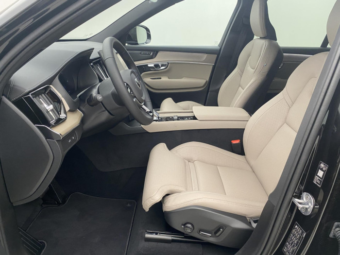 Volvo XC90 T8 AWD Plug-in BRIGHT PLUS 7m na operativní leasing