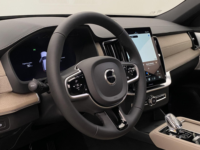 Volvo XC90 T8 AWD Plug-in DARK PLUS 7m na operativní leasing