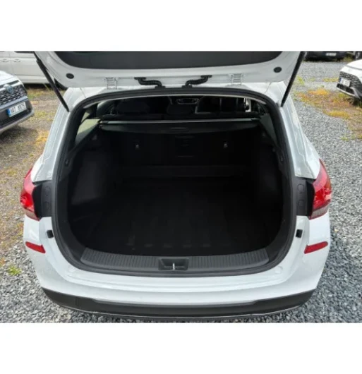 Hyundai i30 kom.1.5i Family Smart 5d na operativní leasing