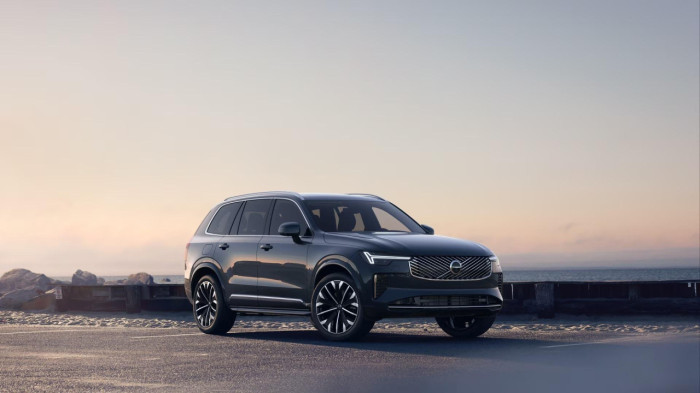 Volvo XC90 T8 AWD Plug-in BRIGHT PLUS 7m na operativní leasing