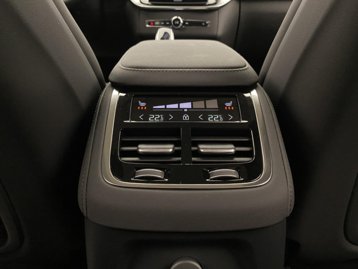Volvo XC90 T8 AWD Plug-in BRIGHT PLUS 7m na operativní leasing