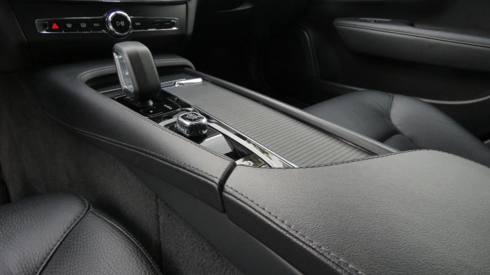 Volvo V90 B4 AWD Diesel Momentum na operativní leasing