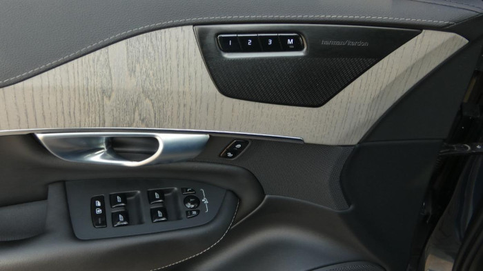 Volvo XC90 B5 AWD Ultimate Bright 7 míst na operativní leasing