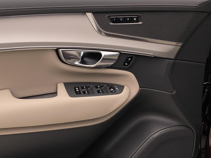 Volvo XC90 B5 AWD AUT CORE 7míst na operativní leasing