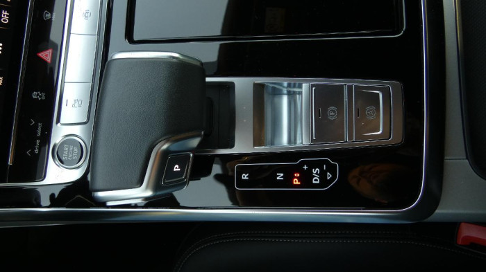 Audi Q8 55 TFSI quattro tiptronic na operativní leasing