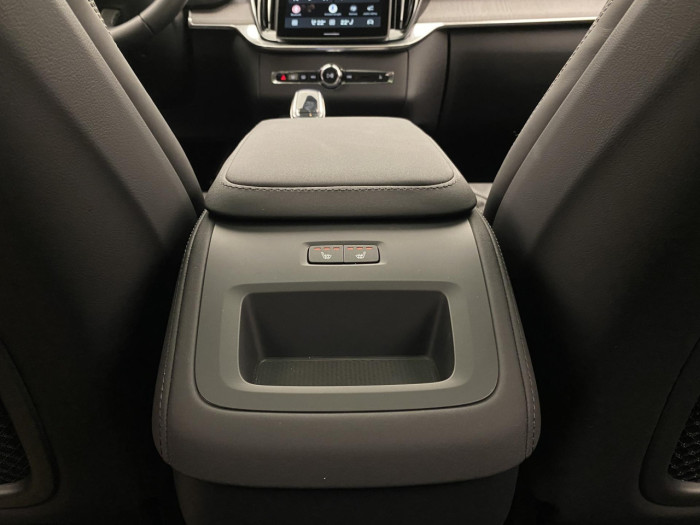 Volvo XC90 B5 AWD AUT DARK PLUS 7míst na operativní leasing