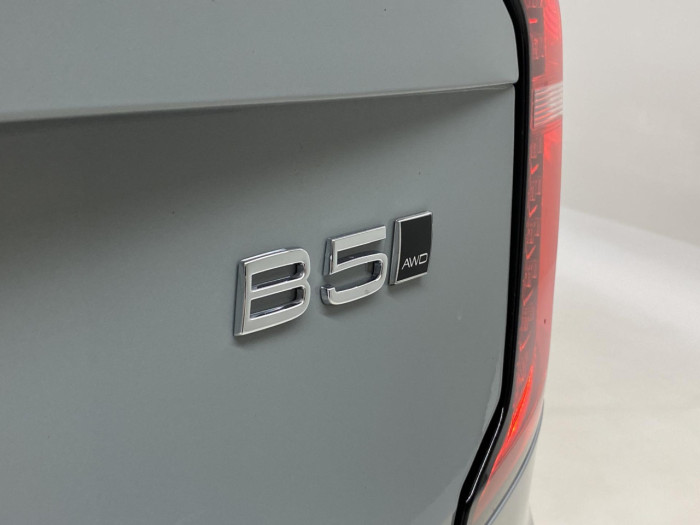 Volvo XC90 B5 AWD AUT DARK PLUS 7míst na operativní leasing