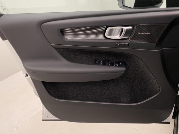 Volvo EC40 BLACK EDITION SINGLE EXT ULTRA Edition na operativní leasing