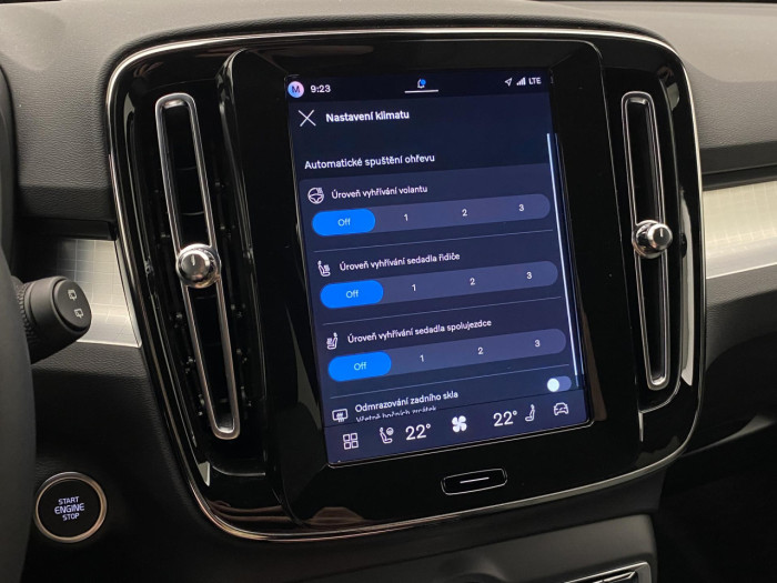 Volvo XC40 B3 AUT DARK PLUS na operativní leasing