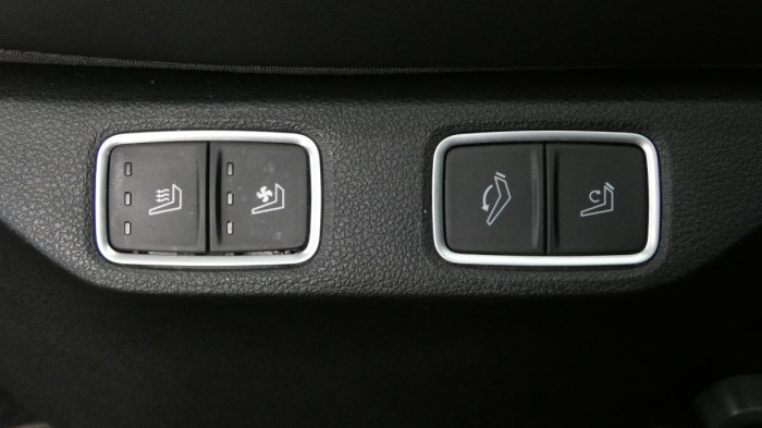 Hyundai Staria 2.2 CRDi Luxury 4x4 Auto na operativní leasing