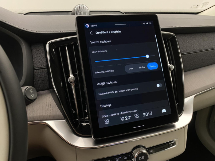 Volvo XC90 T8 AWD Plug-in BRIGHT PLUS 7m na operativní leasing