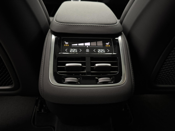 Volvo XC90 B5 AWD AUT BLACK EDITION ULTRA 2.0 Edition na operativní leasing