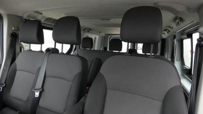 Land Rover Discovery D250 AUTO 4WD na operativní leasing