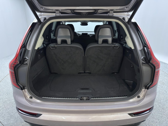 Volvo XC90 T8 AWD Plug-in DARK PLUS 7m na operativní leasing