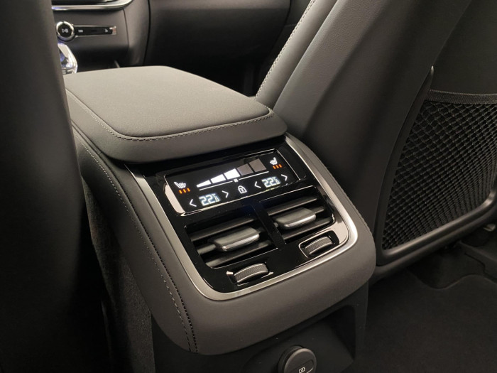 Volvo XC90 T8 AWD RECHARGE DARK PLUS 7m na operativní leasing