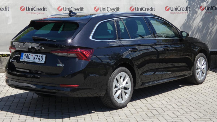 Škoda Octavia Combi 1,5 TSI DSG Style na operativní leasing