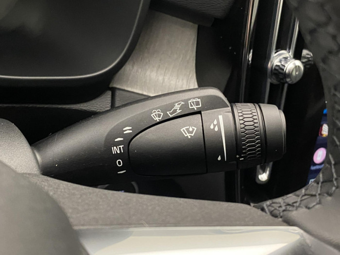 Volvo XC40 B4 AUT DARK PLUS na operativní leasing