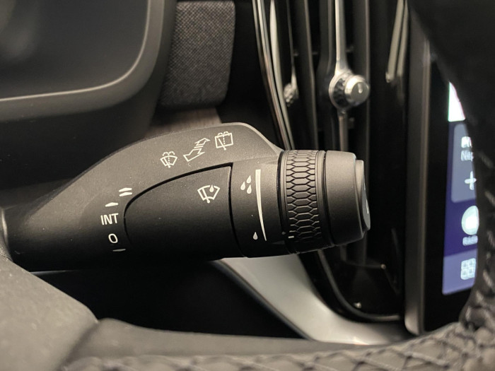 Volvo XC90 B5 AWD AUT DARK PLUS na operativní leasing